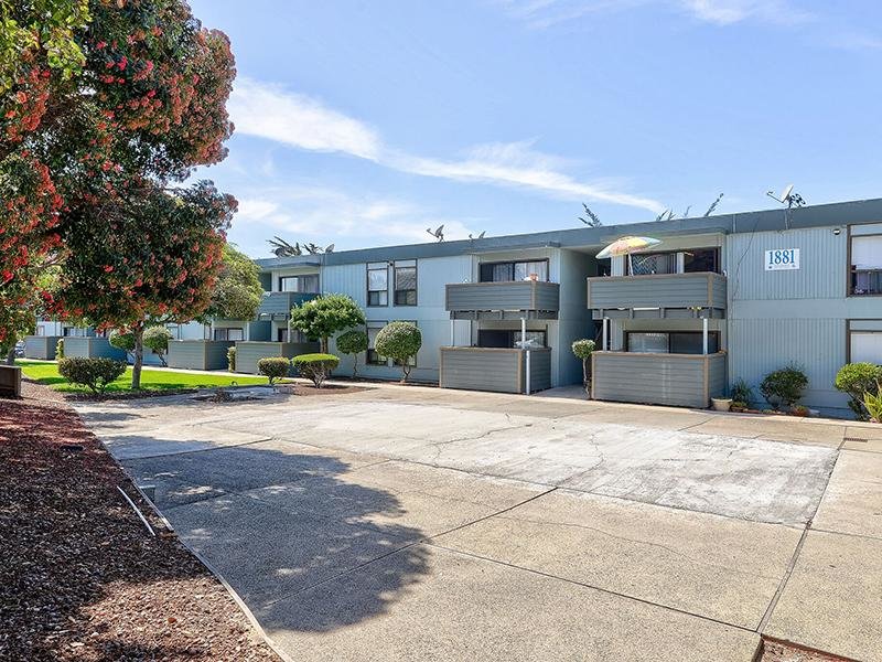 SeaBreeze Apartment Homes