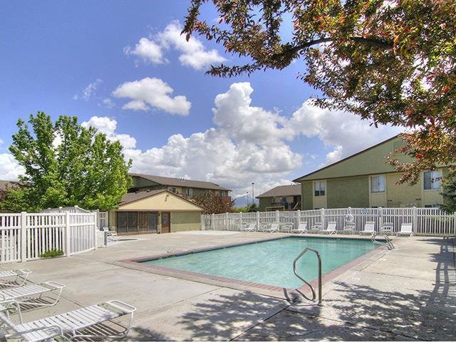 Apartments at Decker Lake